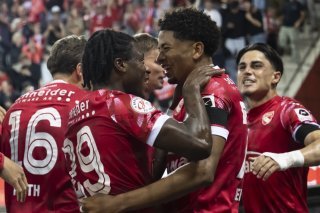 La joie des joueurs de Thoune après le 2-1 de Meichtry KEYSTONE/ANTHONY ANEX
